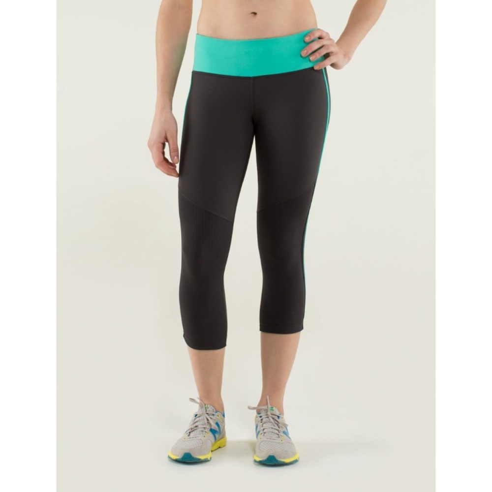 Lululemon Cut The Crop Black / Bali Breeze Legging Size 8